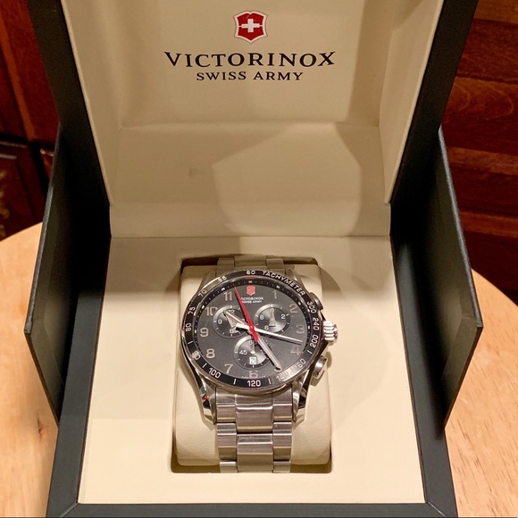 🔥Victorinox Classic XLS Black Dial Watch🔥 - Picture 3 of 5